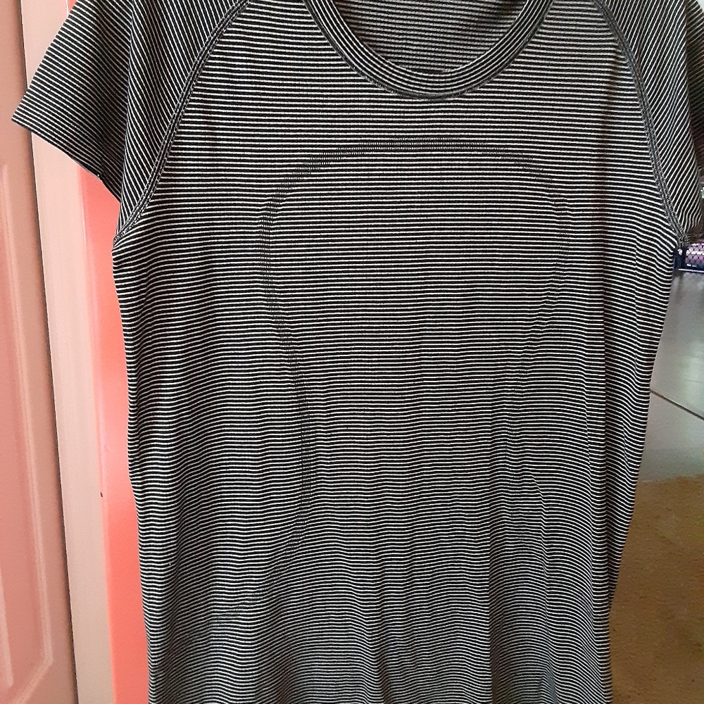 Lululemon Swiftly Tech Hyper Stripe Black Shirt Sold!!! - Picture 4 of 12